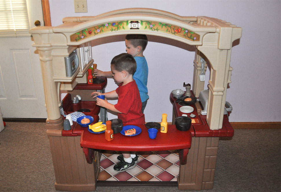 walk in play kitchen