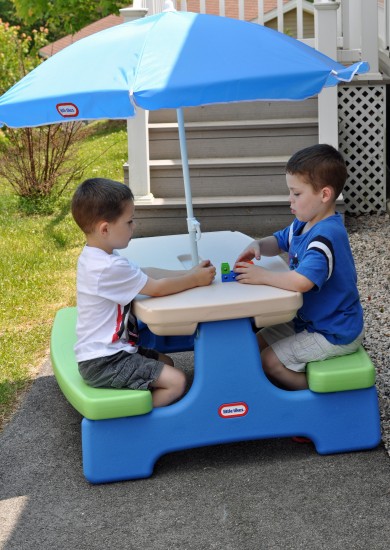 Little Tikes Picnic Table with Umbrella