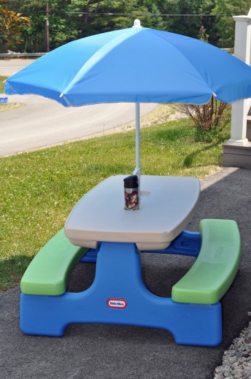 Little Tikes Picnic Table Little Tikes Easy Store Picnic Table with Umbrella