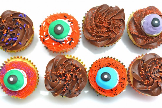 Halloween eyeball cupcakes