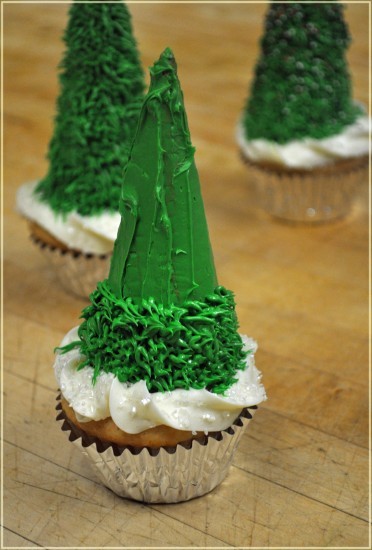 christmas-tree-cupcakes-shop