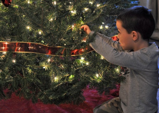 decorating-christmas-tree