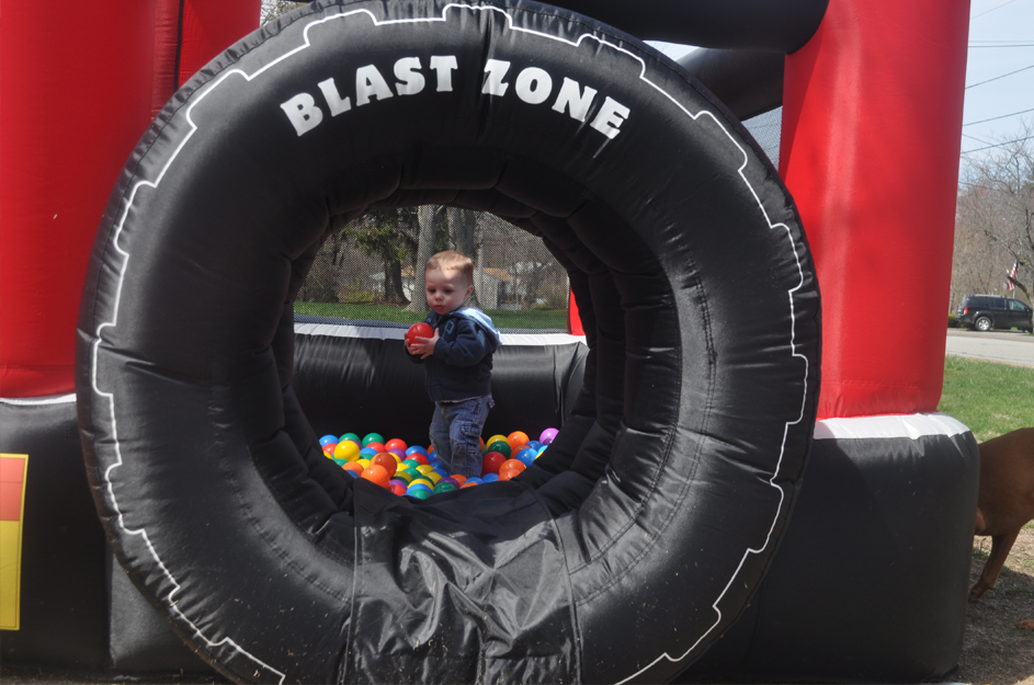 Blast Zone Rock Crawler ball pit