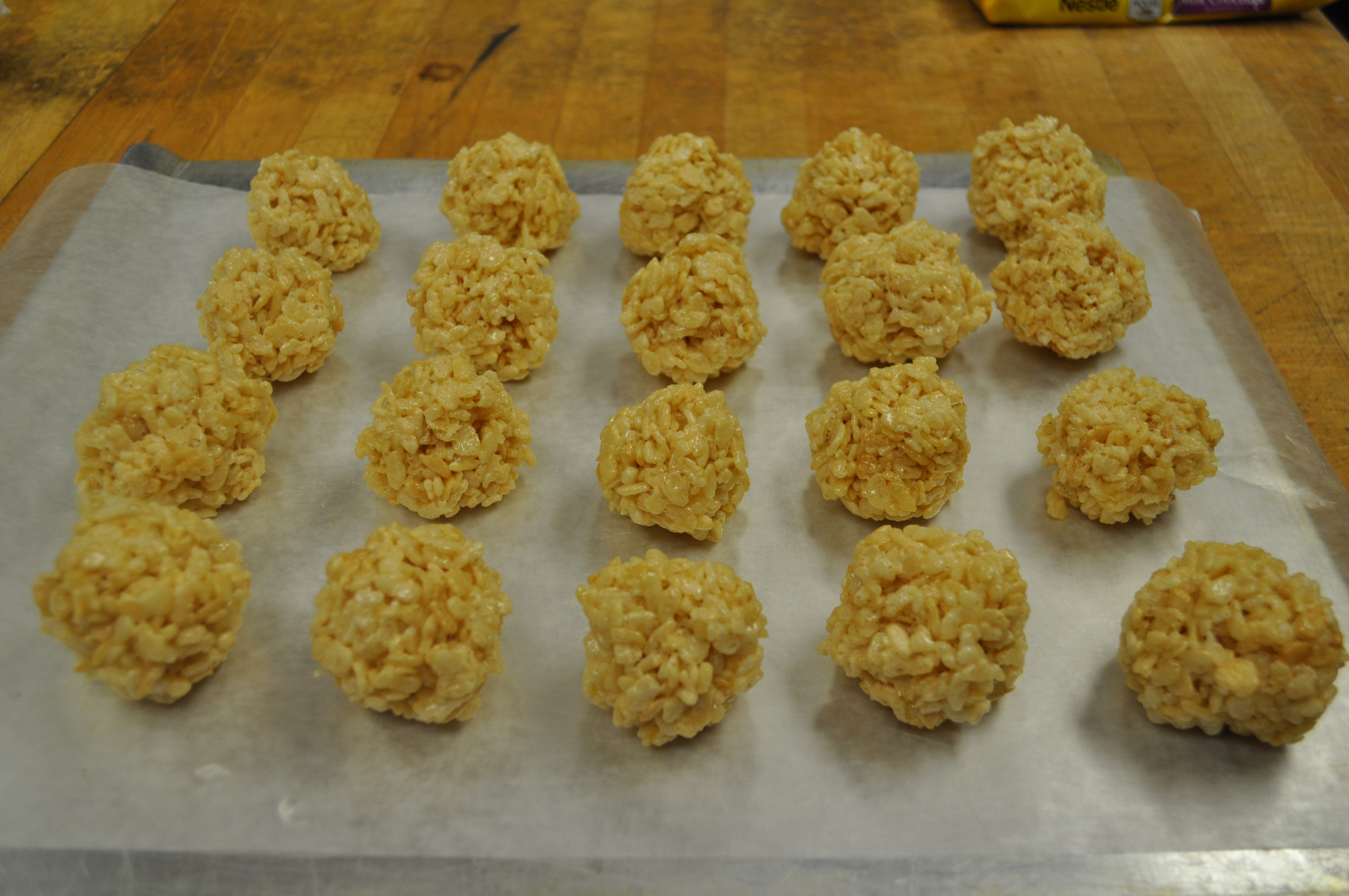 Thanksgiving Rice Krispies: Turkey Pop Treats