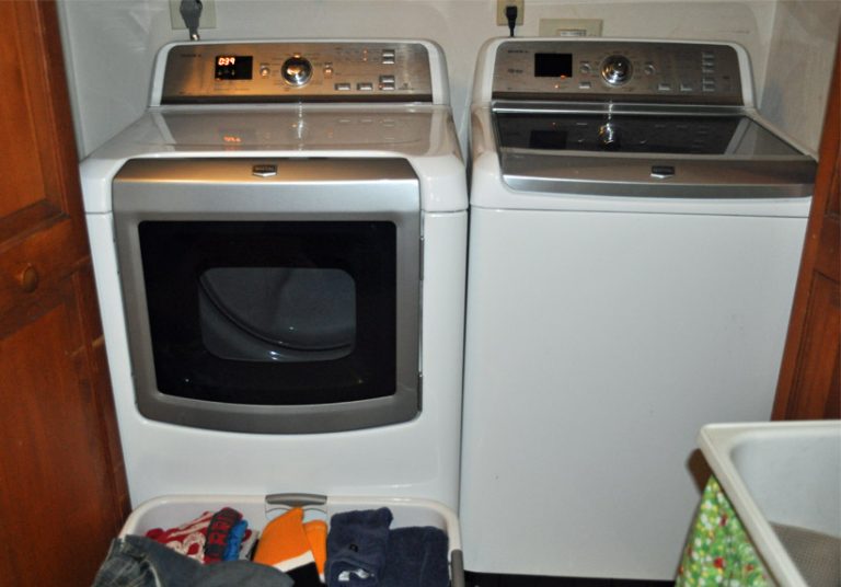 Simplifying Laundry Time With the Maytag XL Washer & Dryer #MaytagMoms