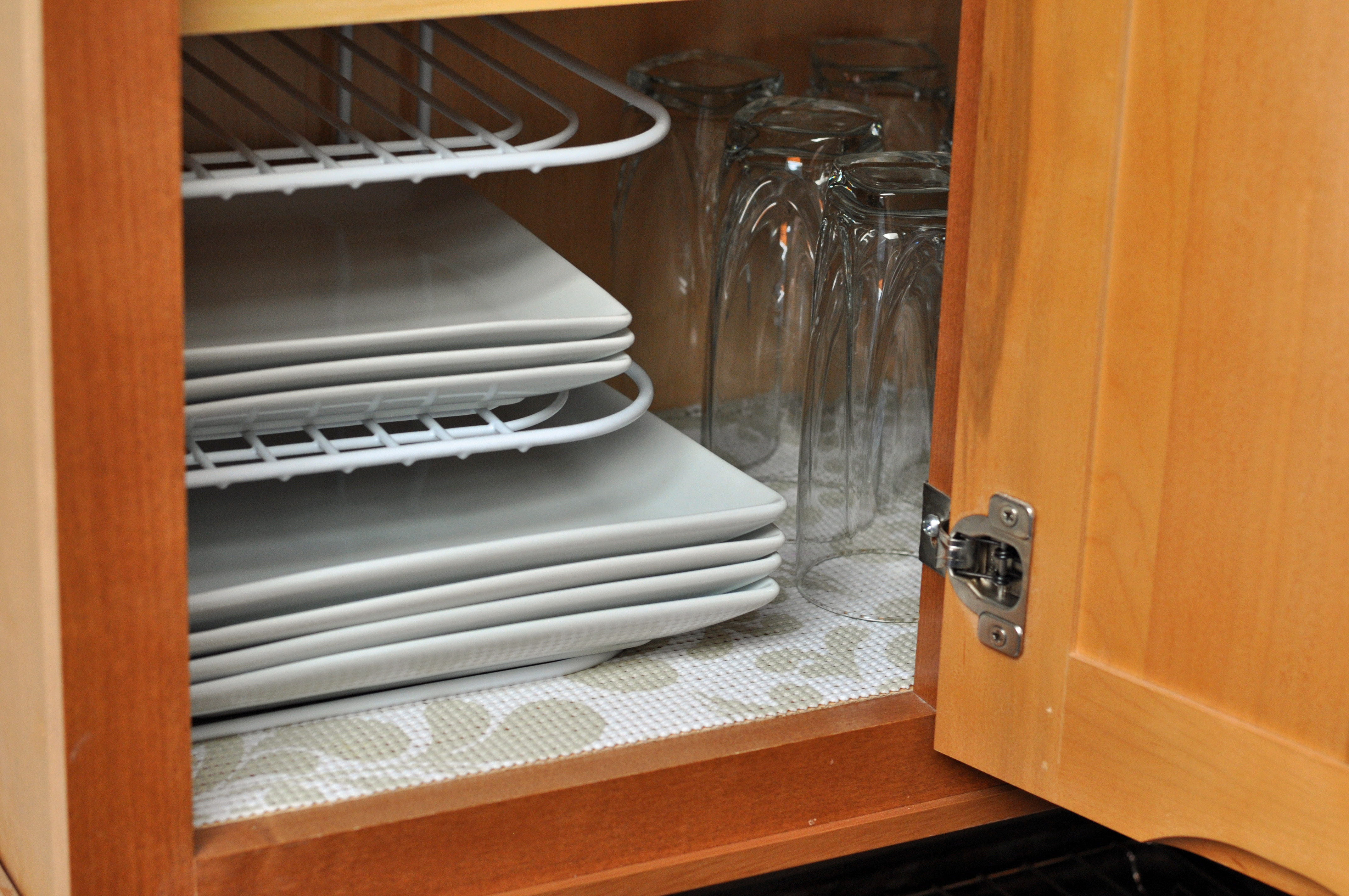 Cabinets With Duck Brand S Shelf Liner, What Is The Best Shelf Liner For Kitchen Cabinets