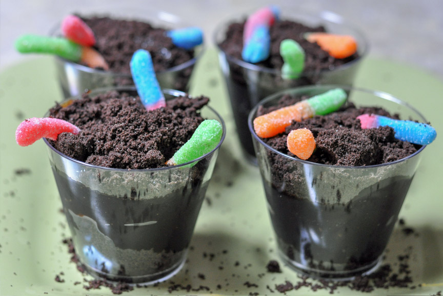 Dirt Cups With Gummy Worms