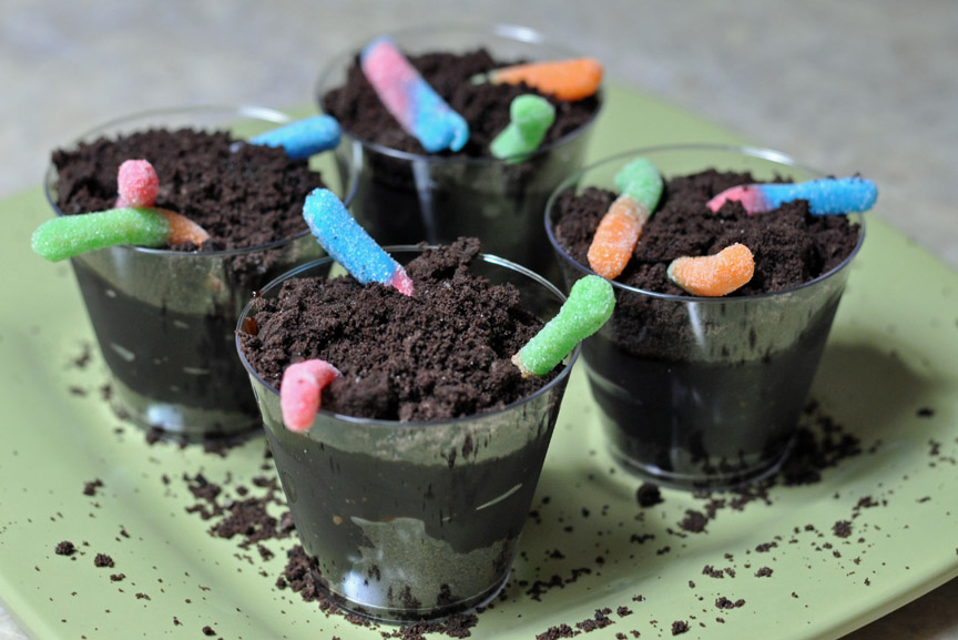 Dirt Cups With Gummy Worms