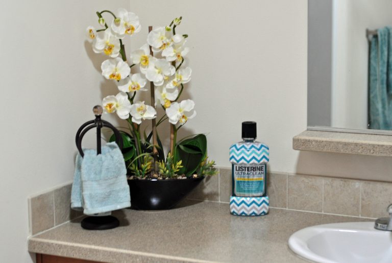 Add Fun & Color To Your Bathroom With LISTERINE