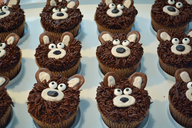 Hunting Birthday Party + How To Make Bear Cupcakes