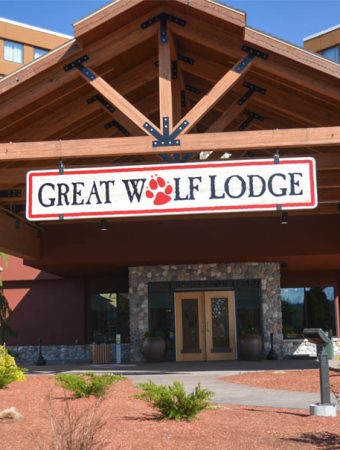 great wolf lodge new england entrance