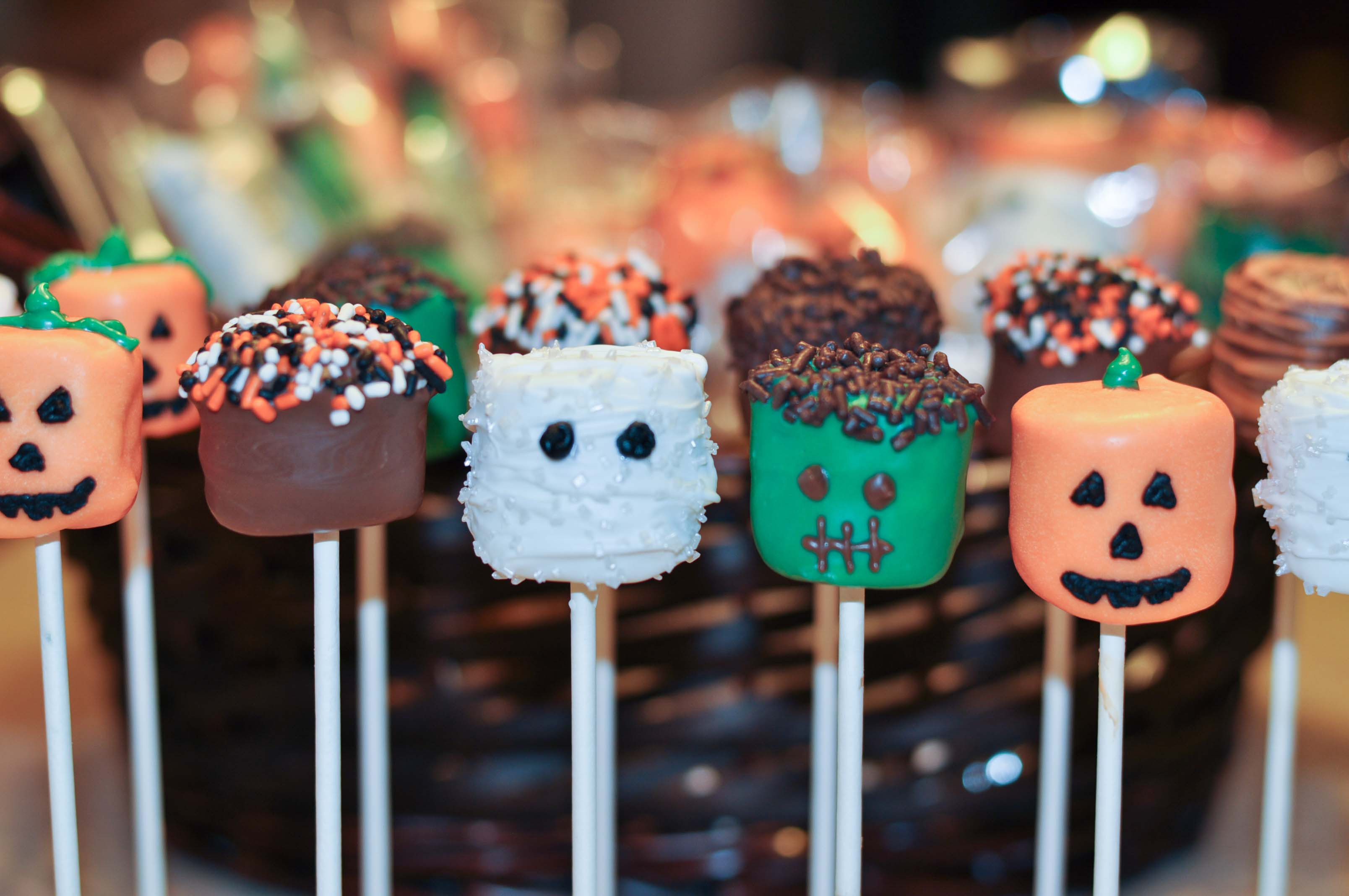 Halloween Marshmallow Pops: