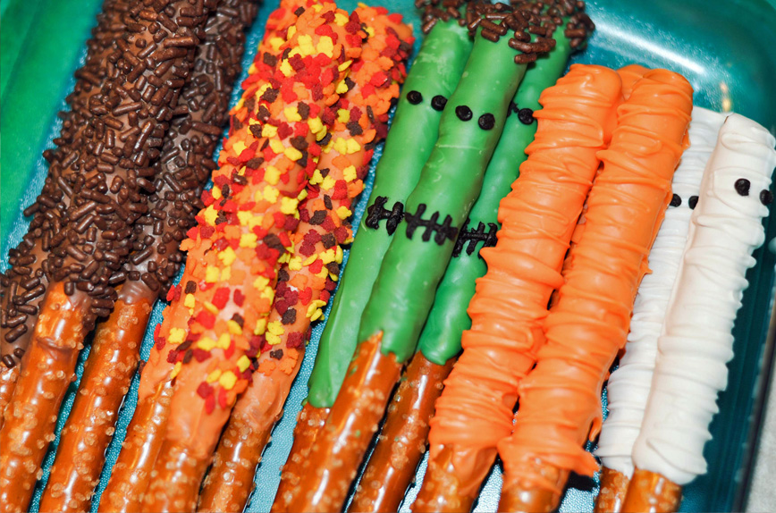 Halloween Chocolate Covered Pretzels