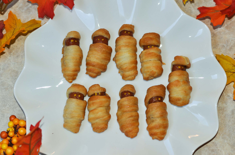 mini hot dog mummies