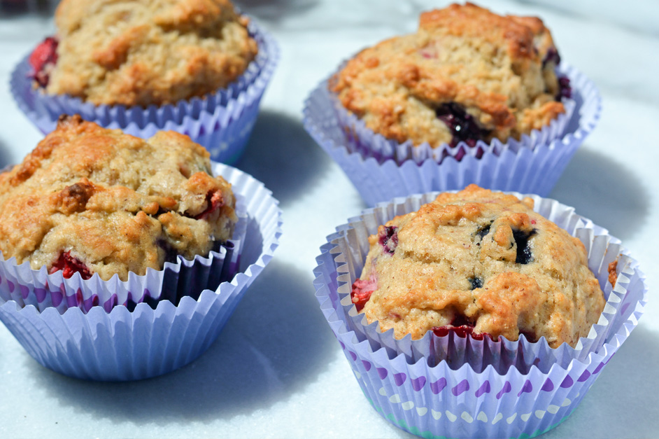 banana berry muffins