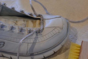 how to get grease out of white shoes