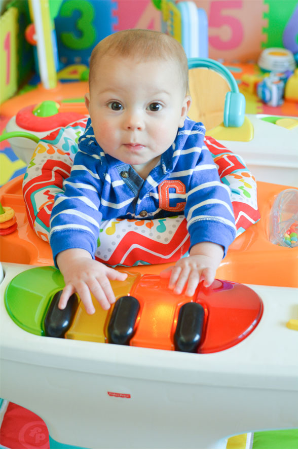 Soothe Baby’s Upset Tummy with UpSpring Baby Probiotic + Colostrum