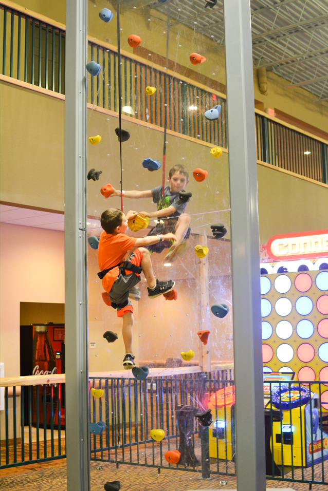 Great Wolf Lodge climbing wall