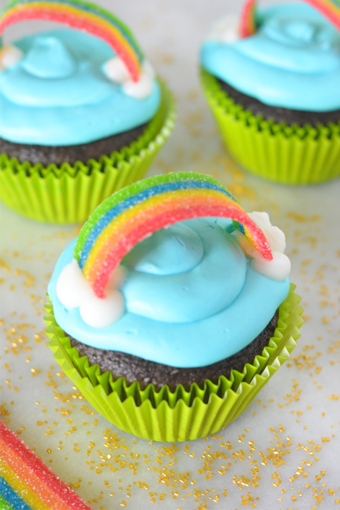 Rainbow Cupcakes With a Hidden Surprise - Mommy&amp;#39;s Fabulous Finds