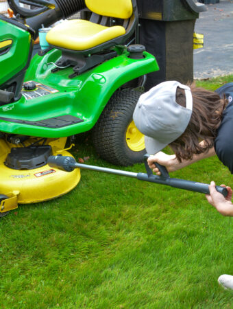 cleaning lawnmower with zoombroom